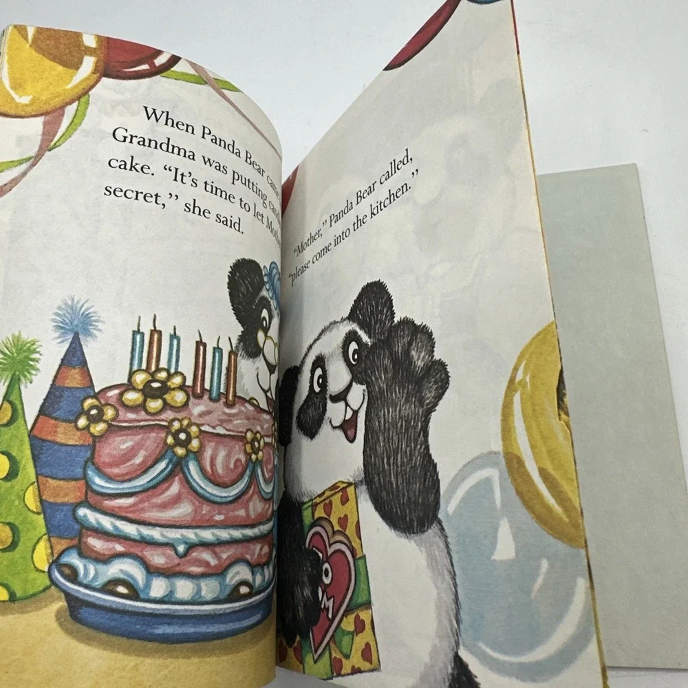 A First Little Golden Book : Panda Bear's‎ Secret - Michaela Muntean (HC, 1982)